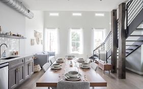 Boho Loft, Clean, Safe, And Perfect For Any Luxury Traveler!